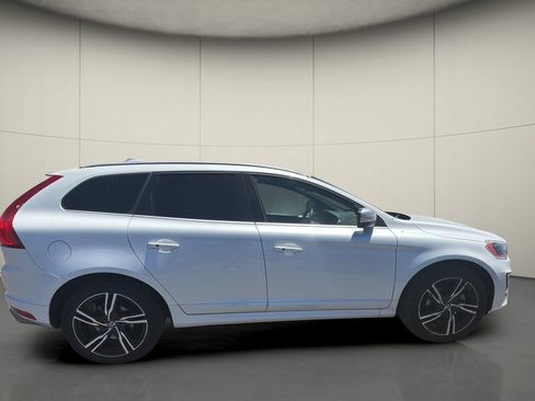 Used 2017 Volvo XC60 T6 R-Design w/ Climate Package AWD/4WD image 8