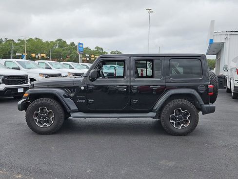 Used 2018 Jeep Wrangler Unlimited Sahara AWD/4WD image 3