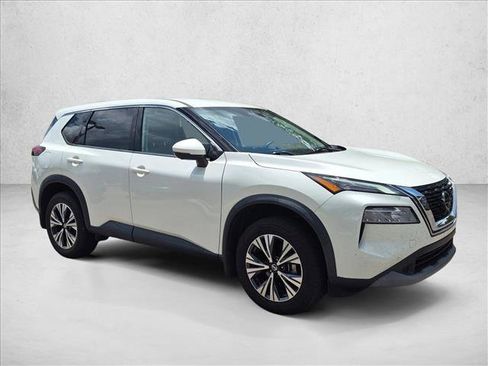 Used 2021 Nissan Rogue SV FWD image 2