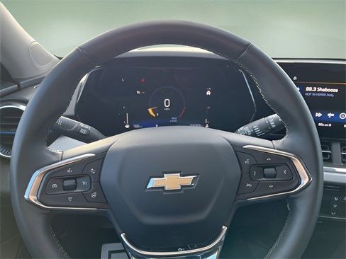 Certified 2025 Chevrolet Trax LT w/ LT Convenience Package image 19