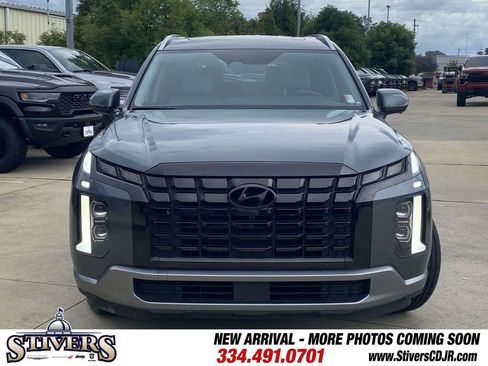 Used 2024 Hyundai Palisade SEL w/ Premium Package FWD image 2