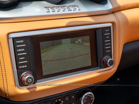 Used 2018 Ferrari California T RWD image 40