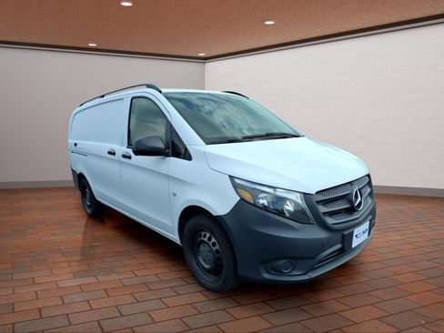 Used 2018 Mercedes-Benz Metris image 2