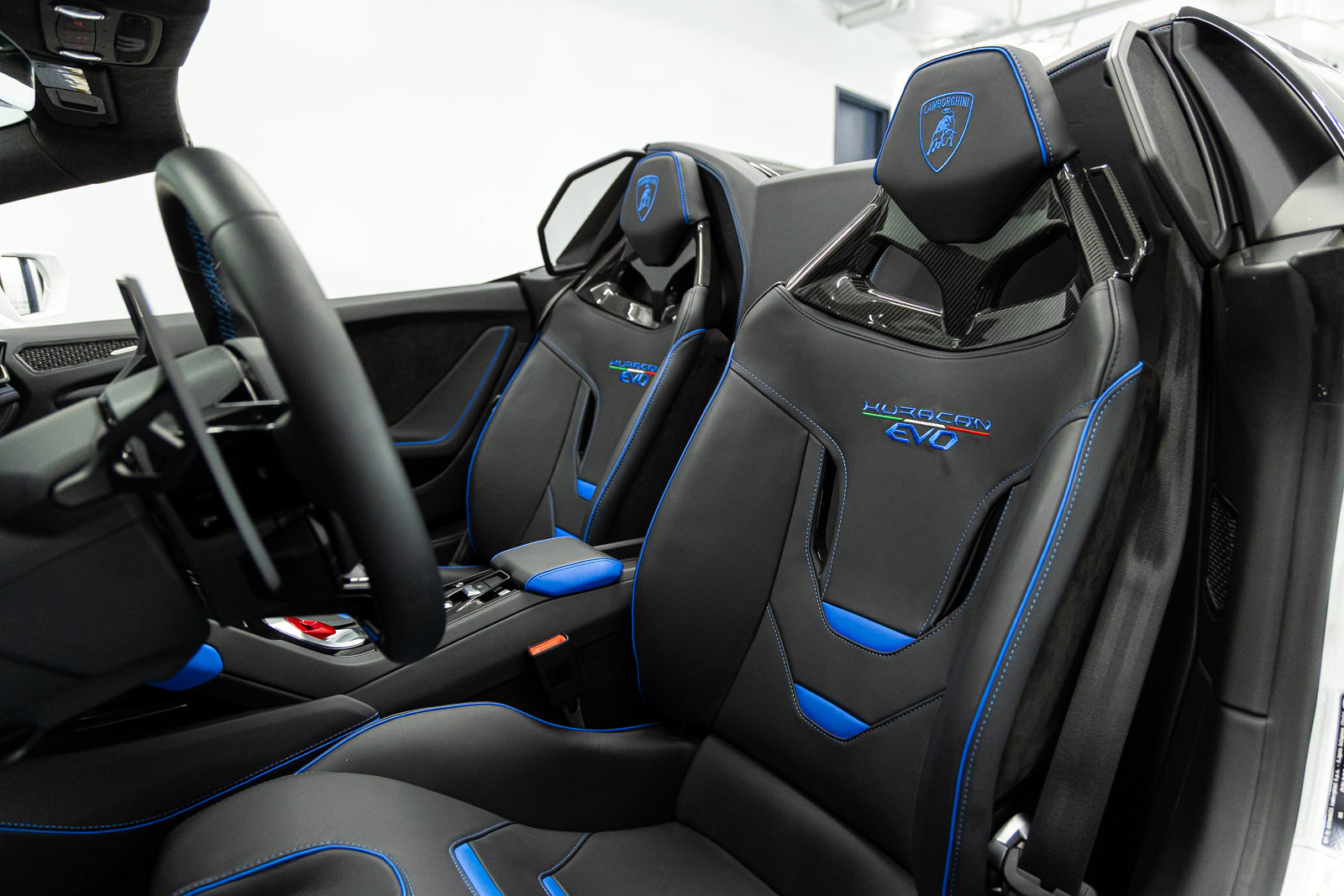 Used 2024 Lamborghini Huracan EVO AWD/4WD image 36