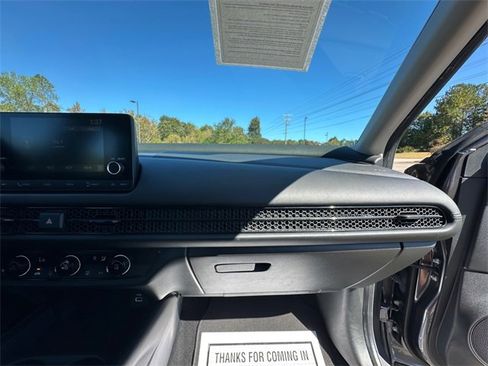 Used 2023 Honda HR-V LX image 16