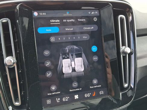 Certified 2023 Volvo XC40 Recharge Ultimate AWD/4WD image 16