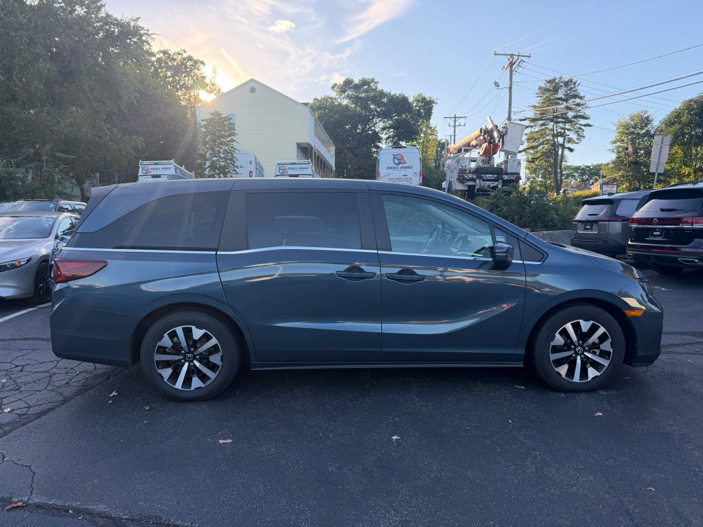 Used 2025 Honda Odyssey EX-L image 3