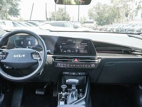 Used 2025 Kia Niro EX FWD image 14