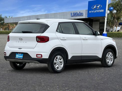 New 2026 Hyundai Venue SE image 2