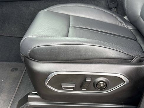 Used 2026 Jeep Grand Wagoneer L Limited w/ 8-Passenger Seating Package AWD/4WD image 22