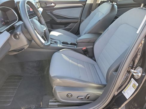 Used 2025 Volkswagen Jetta SE image 13