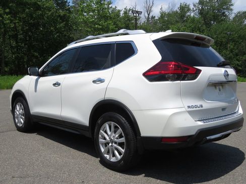 Used 2017 Nissan Rogue SV w/ SV Premium Package AWD/4WD image 7