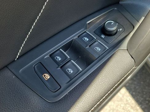 Certified 2023 Volkswagen Tiguan SE R-Line FWD image 15