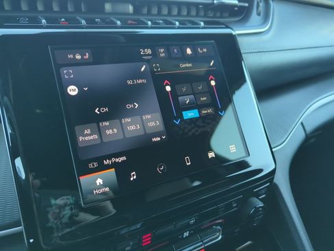 Used 2024 Jeep Grand Cherokee L Laredo image 17