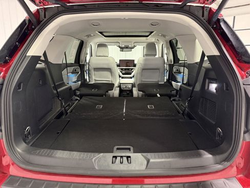 Certified 2025 Ford Explorer Platinum w/ Ultimate Package image 8