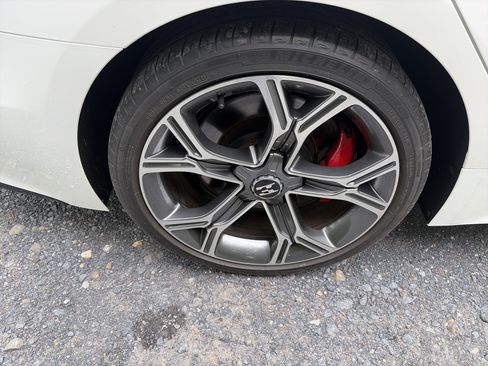 Used 2019 Kia Stinger GT1 AWD/4WD image 12