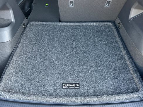 New 2026 Volkswagen Tiguan SE R-Line FWD image 13