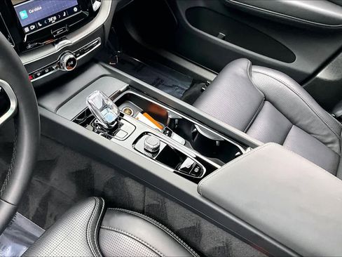 Used 2024 Volvo XC60 T8 Ultimate image 16