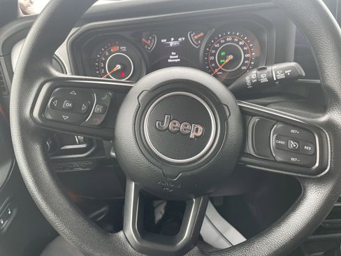 Used 2025 Jeep Wrangler Sport image 20