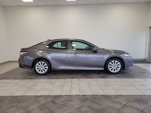 Used 2019 Toyota Camry LE image 4