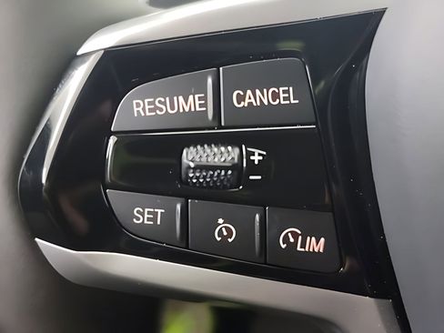 Used 2025 BMW 230i Coupe w/ Premium Package image 10