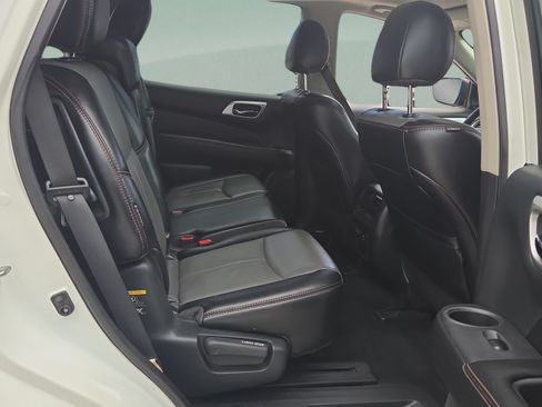 Used 2020 Nissan Pathfinder SL AWD/4WD image 18