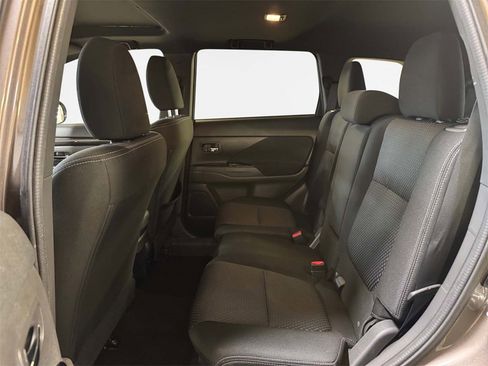 Used 2018 Mitsubishi Outlander LE image 24