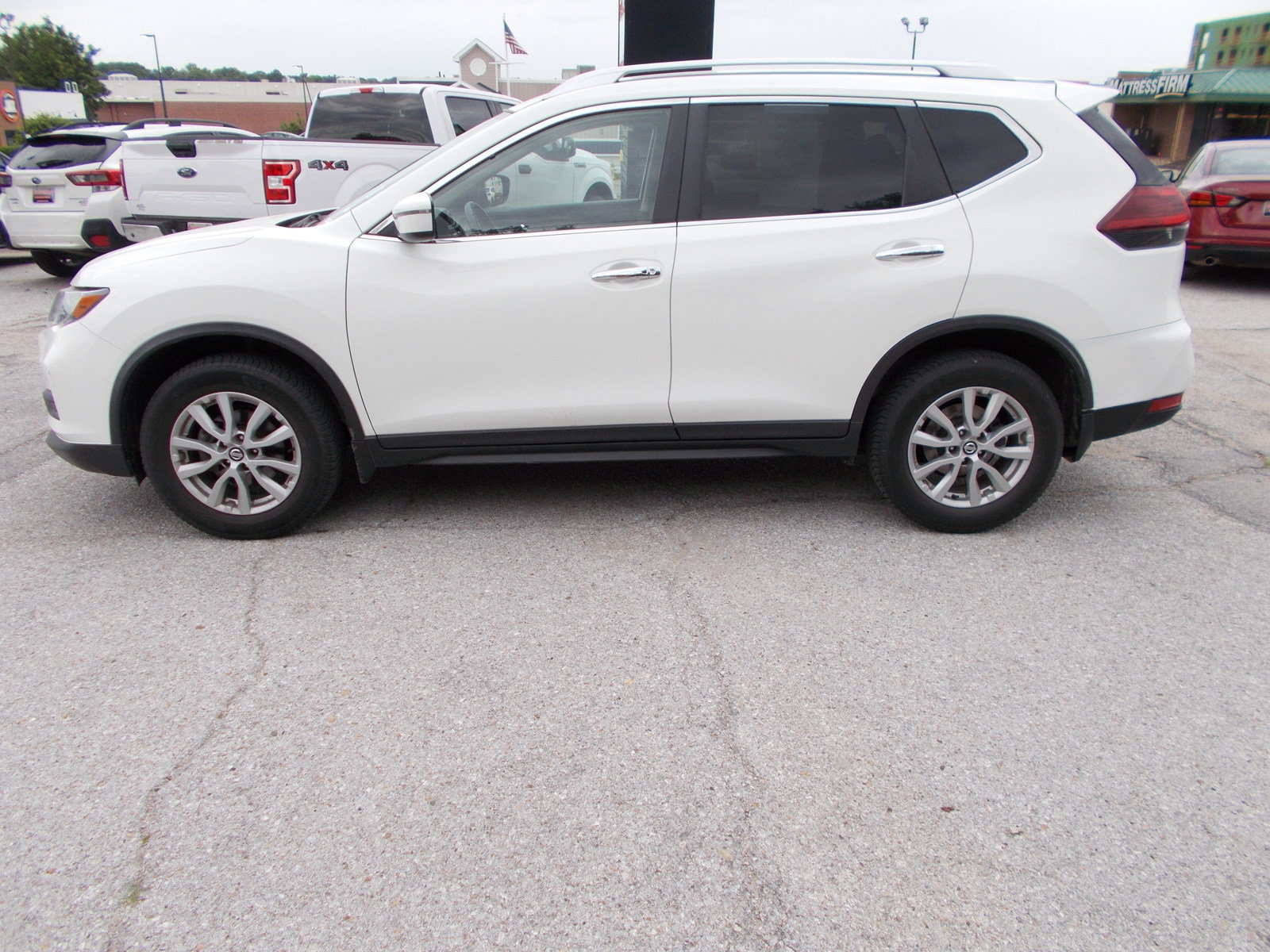 Used 2020 Nissan Rogue SV AWD/4WD image 8