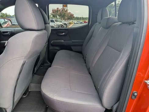 Used 2018 Toyota Tacoma TRD Sport AWD/4WD image 15