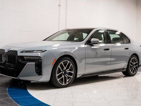 Used 2023 BMW 760i xDrive w/ Executive Package image 4