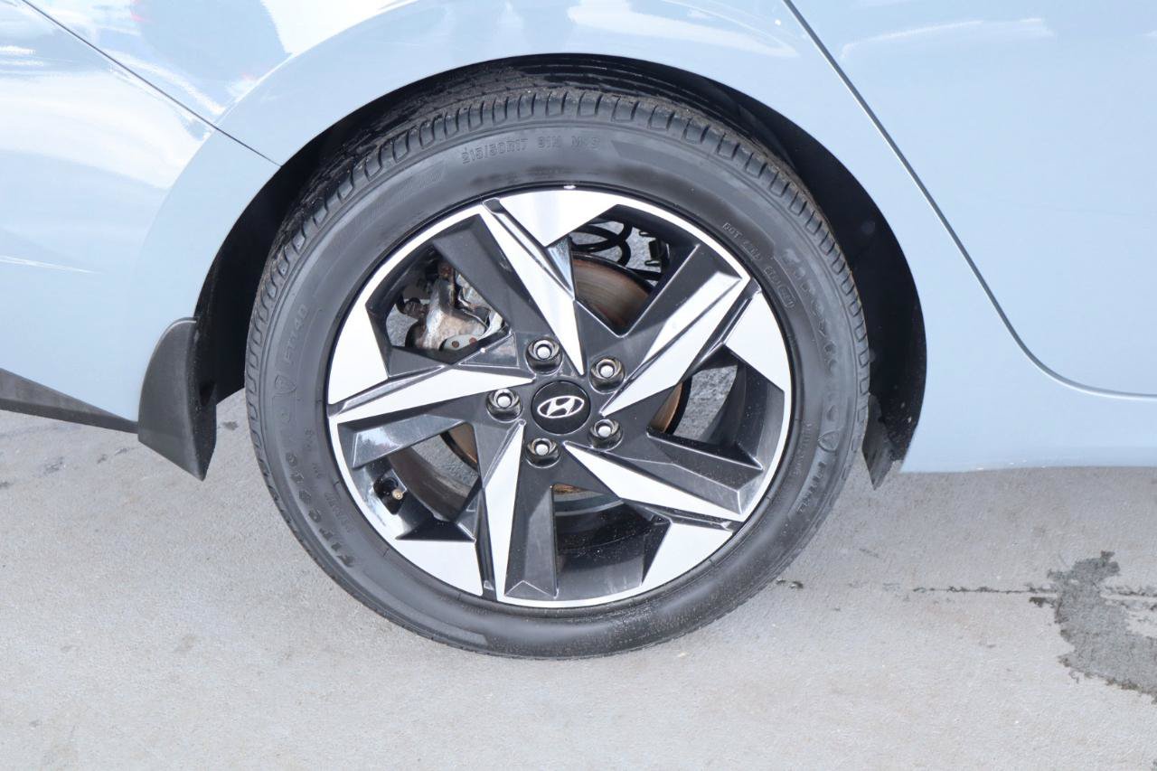 Used 2022 Hyundai Elantra SEL w/ Convenience + Premium Package FWD image 5