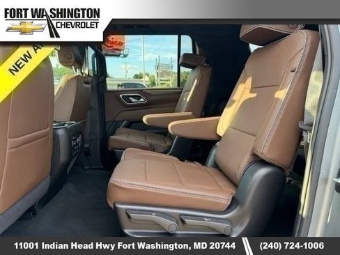Used 2024 Chevrolet Suburban High Country AWD/4WD image 5