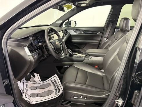 Used 2024 Cadillac XT6 Premium Luxury w/ LPO, Floor Liner Package FWD image 17