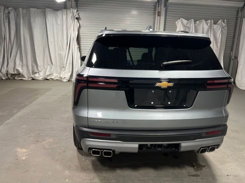 Used 2025 Chevrolet Traverse LT image 6