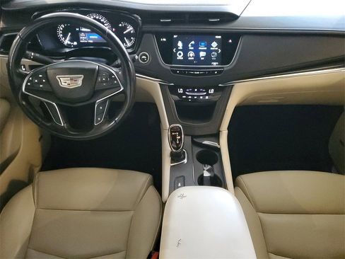Used 2018 Cadillac XT5 FWD image 9
