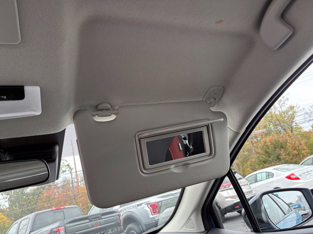 Used 2025 Nissan Versa SR FWD image 41