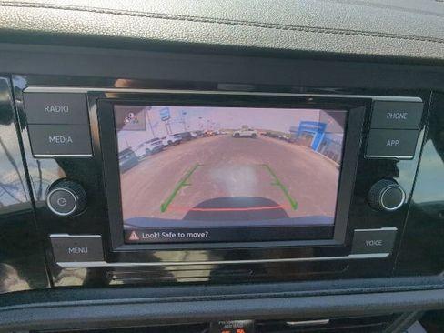 Used 2024 Volkswagen Jetta SE FWD image 31
