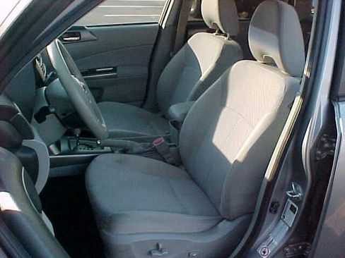Used 2011 Subaru Forester 2.5X Premium w/ All-Weather Pkg AWD/4WD image 12