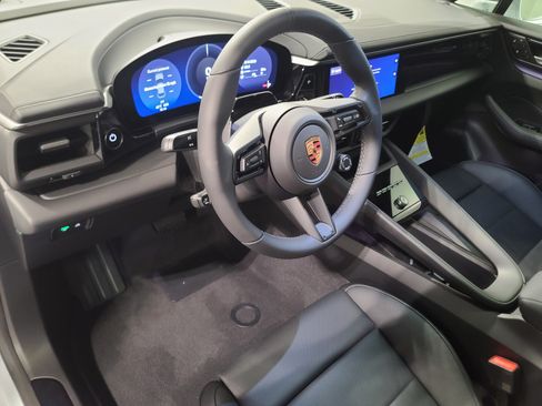 New 2026 Porsche Macan 4 Electric AWD/4WD image 4