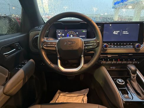 Used 2024 Chevrolet Colorado ZR2 w/ ZR2 Convenience Package III image 17