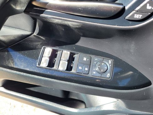 Used 2019 Lexus LX 570 4WD w/ Luxury Package image 13