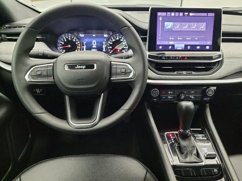 Used 2024 Jeep Compass Latitude image 22