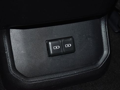 Used 2024 Toyota Highlander AWD image 23