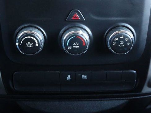 Used 2020 RAM 1500 Classic SLT AWD/4WD image 37