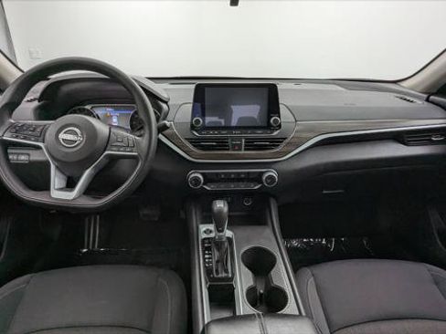 Used 2025 Nissan Altima 2.5 SV FWD image 24