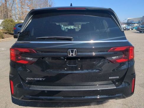New 2026 Honda Odyssey Touring image 5