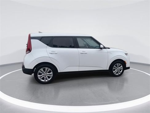 Used 2022 Kia Soul LX image 12