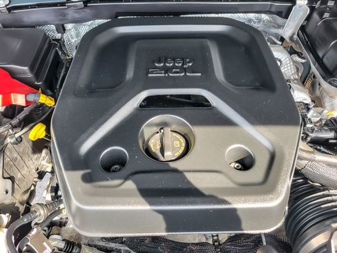 Used 2025 Jeep Wrangler Unlimited Sahara image 22