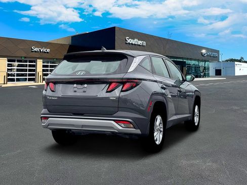 New 2026 Hyundai Tucson SE image 8