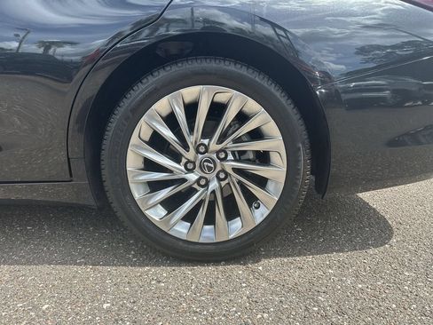 Used 2023 Lexus ES 300h w/ Accessory Package (Z2) FWD image 34